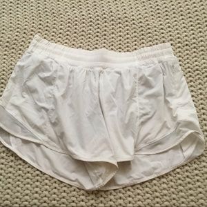 Hotty Hot White Lululemon Shorts 4’’ Mid Rise